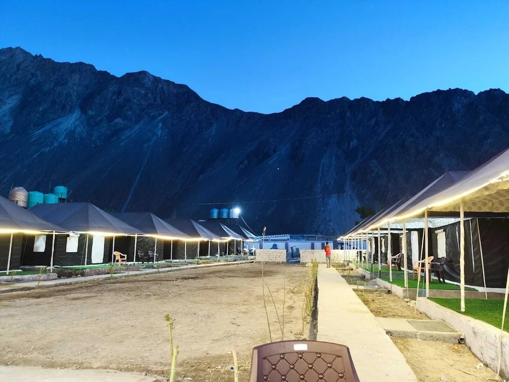 Хундер: The Grand Ghazi Clover Camp