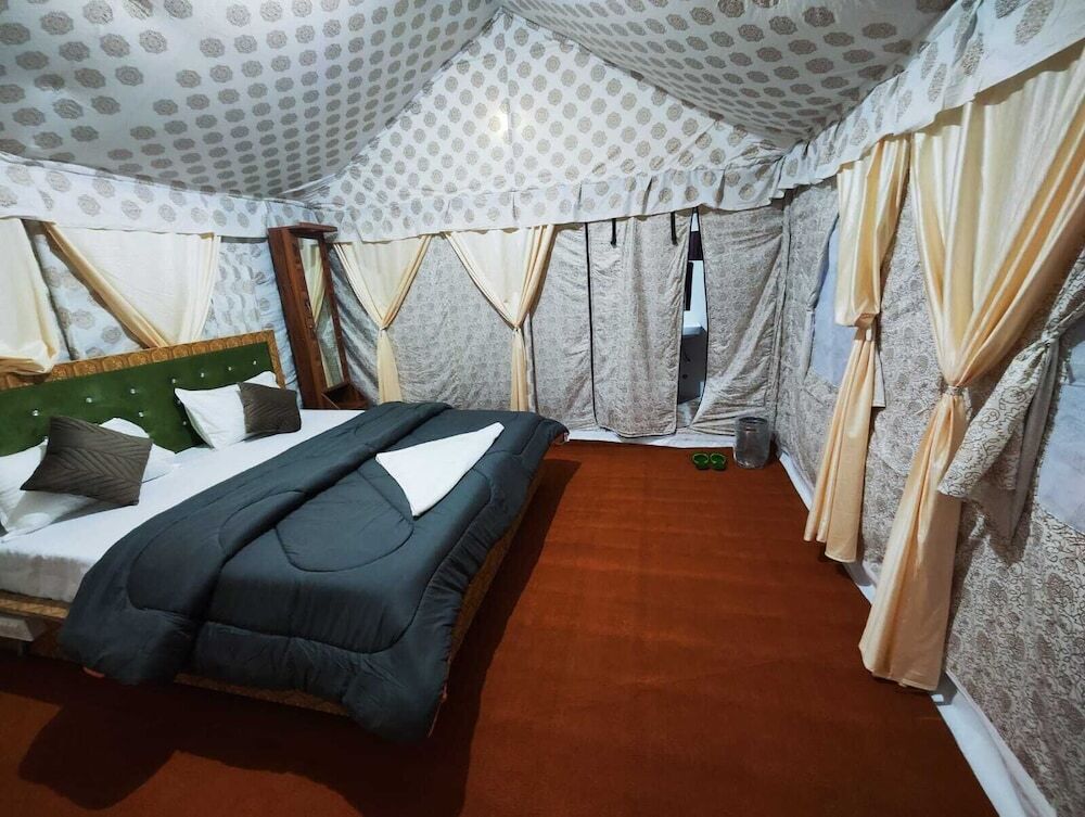 Хундер: The Grand Ghazi Clover Camp