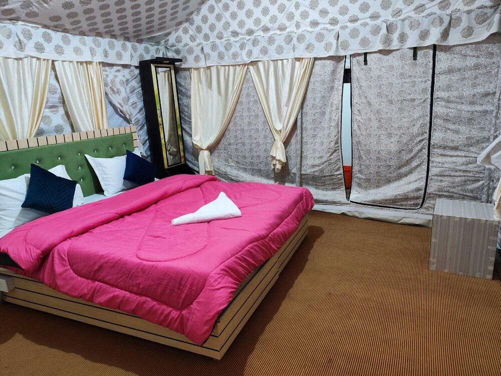 Хундер: The Grand Ghazi Clover Camp