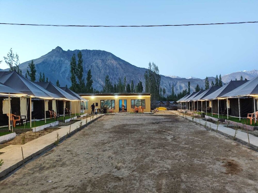 Хундер: The Grand Ghazi Clover Camp