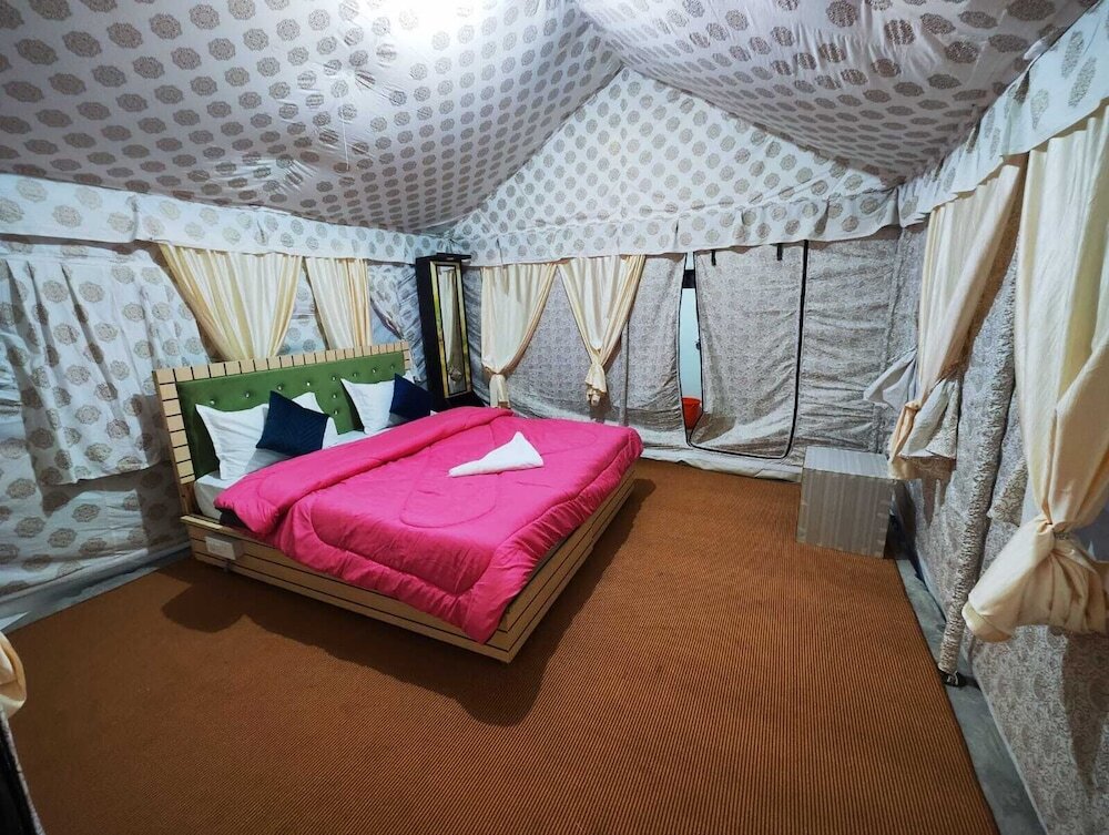 Хундер: The Grand Ghazi Clover Camp