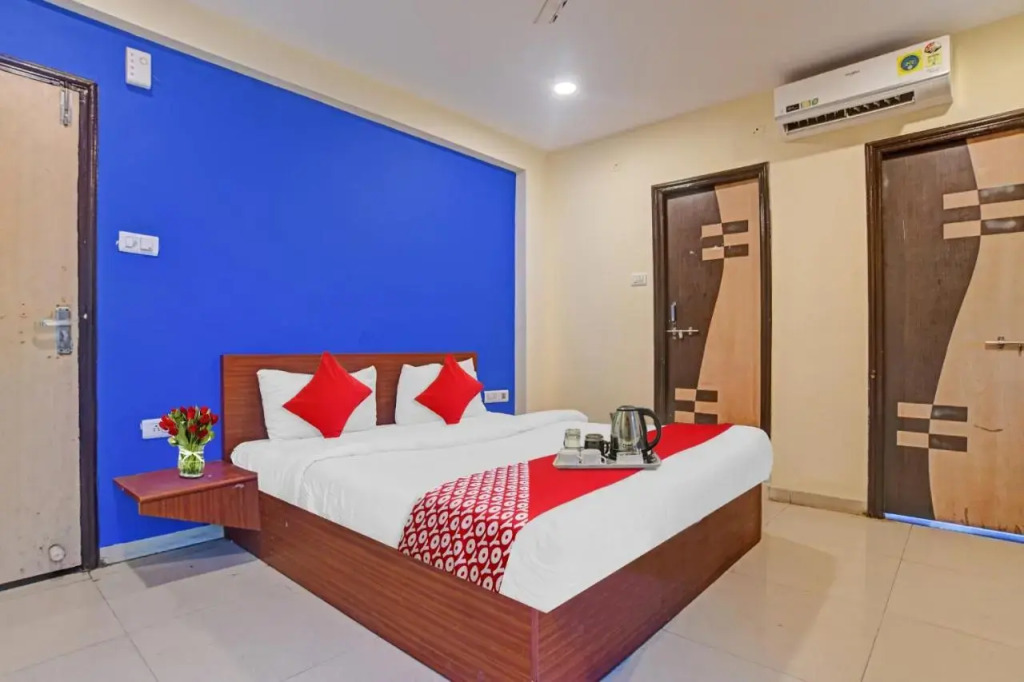 Индаур: Oyo Flagship 702125 Hotel Cozy Stay