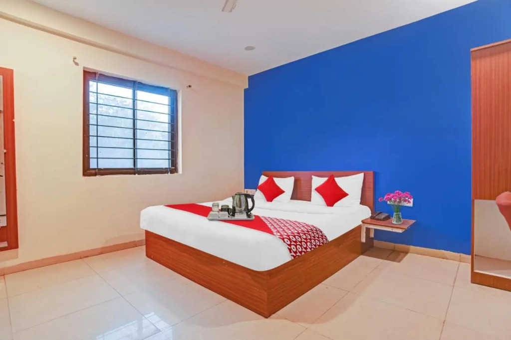 Индаур: Oyo Flagship 702125 Hotel Cozy Stay