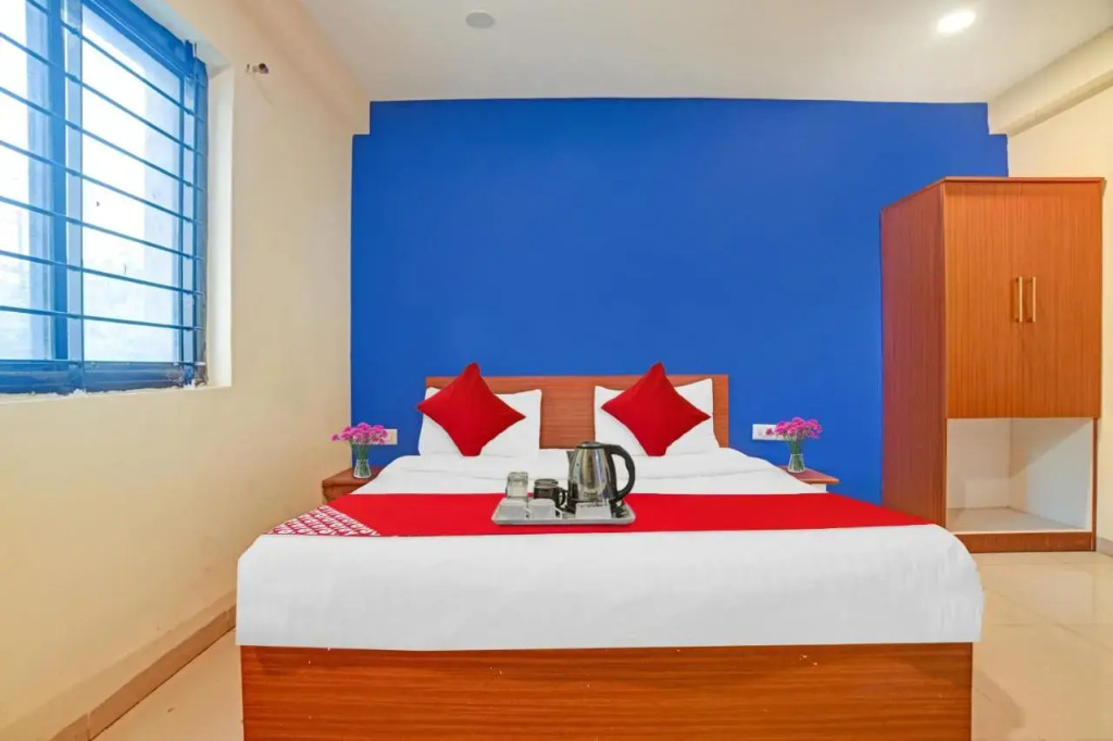 Индаур: Oyo Flagship 702125 Hotel Cozy Stay