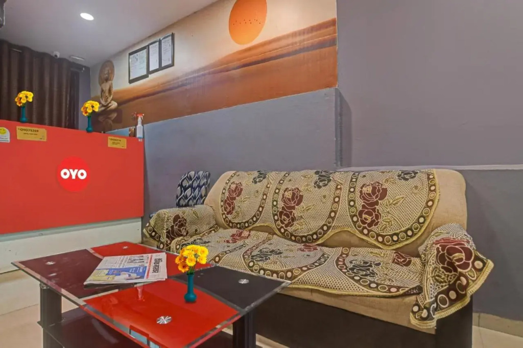 Индаур: Oyo Flagship 702125 Hotel Cozy Stay