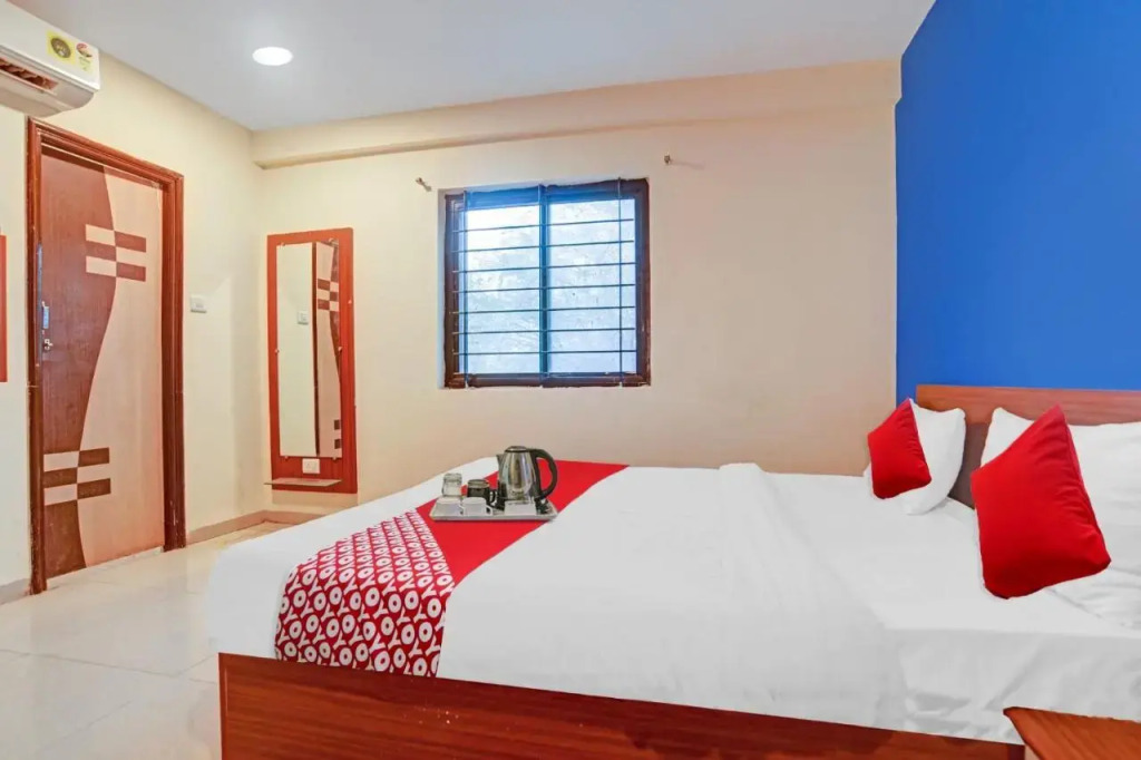 Индаур: Oyo Flagship 702125 Hotel Cozy Stay