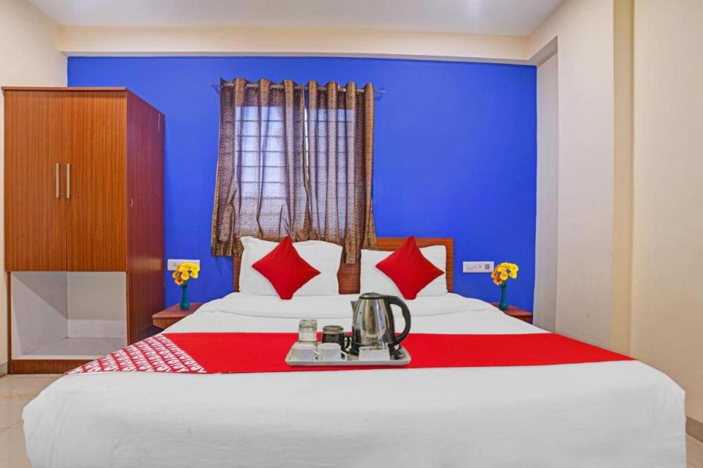 Индаур: Oyo Flagship 702125 Hotel Cozy Stay