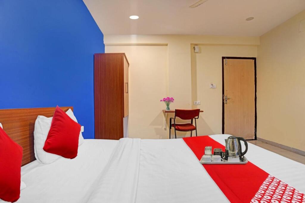 Индаур: Oyo Flagship 702125 Hotel Cozy Stay