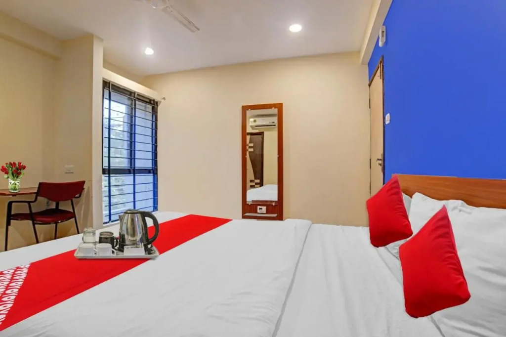 Индаур: Oyo Flagship 702125 Hotel Cozy Stay