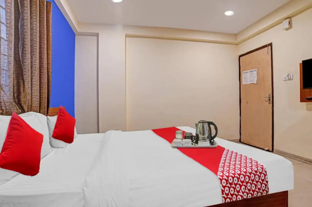 Индаур: Oyo Flagship 702125 Hotel Cozy Stay