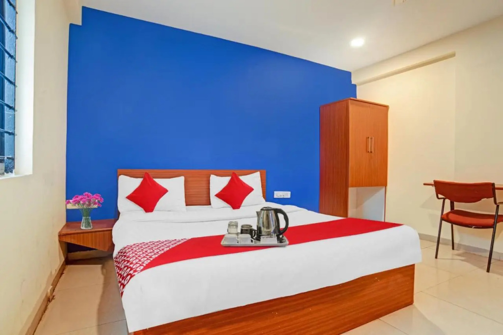 Индаур: Oyo Flagship 702125 Hotel Cozy Stay
