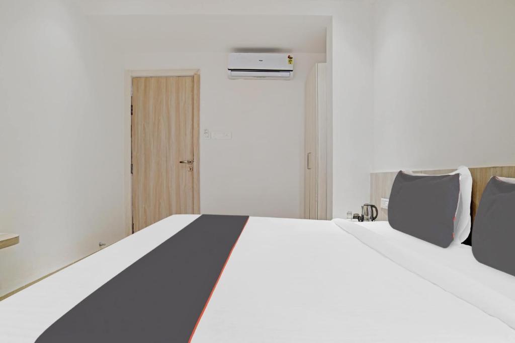 Индаур: Collection O Hotel Kelvi