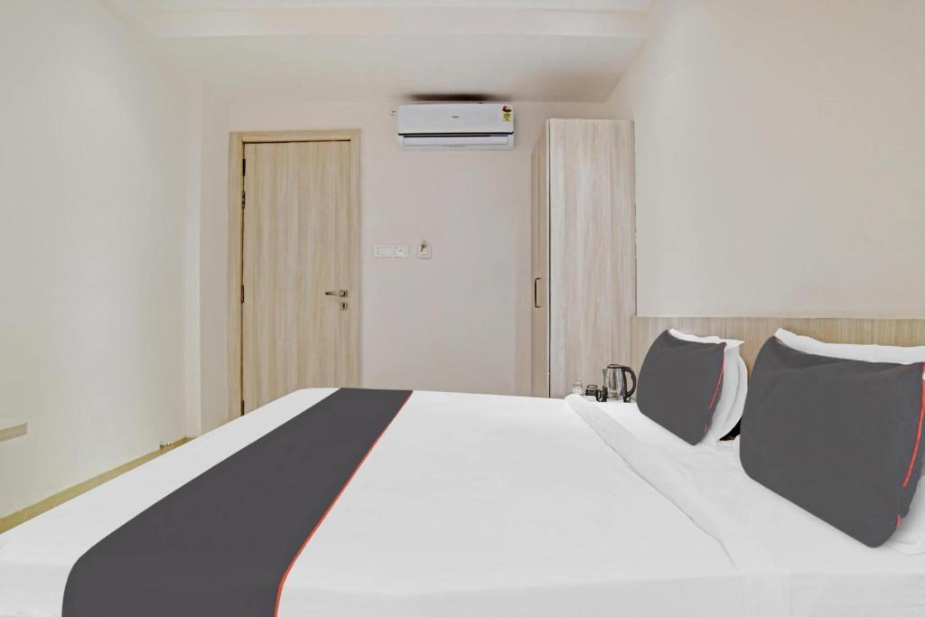 Индаур: Collection O Hotel Kelvi
