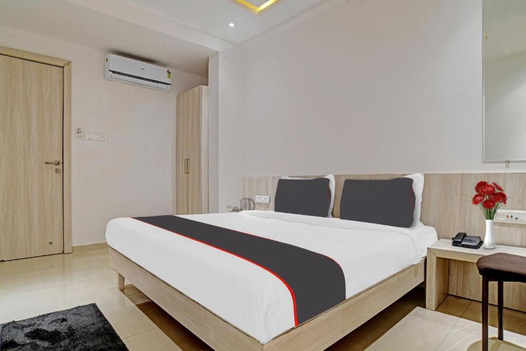 Индаур: Collection O Hotel Kelvi