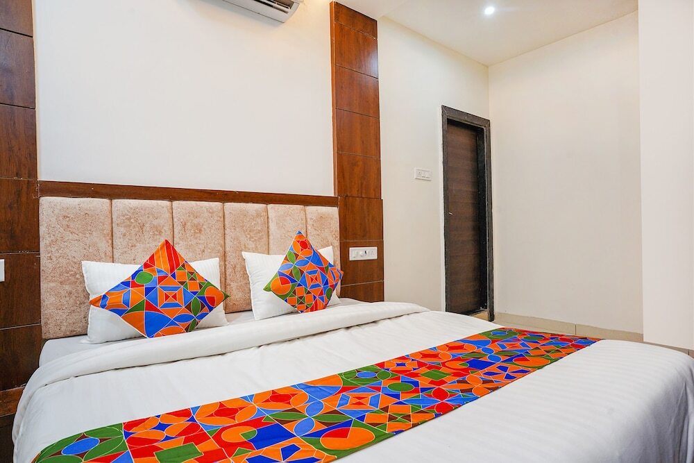 Индаур: FabHotel Coral