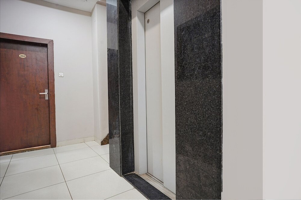 Индаур: FabHotel Coral