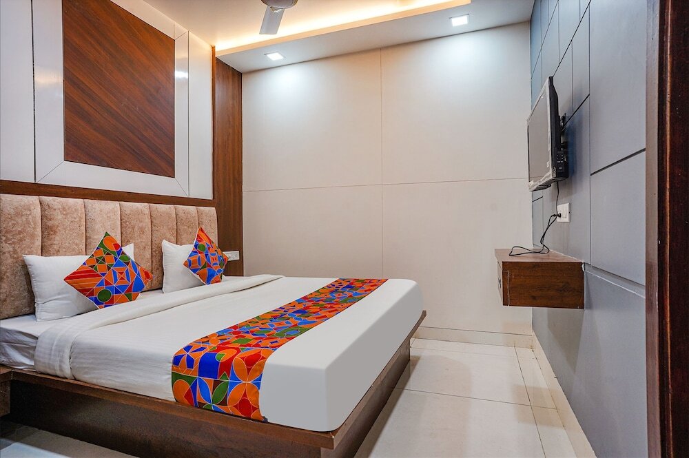 Индаур: FabHotel Coral