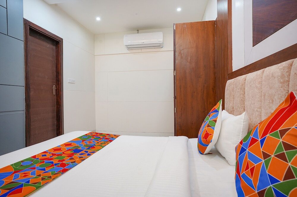 Индаур: FabHotel Coral