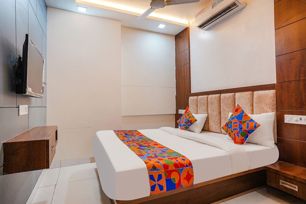Индаур: FabHotel Coral