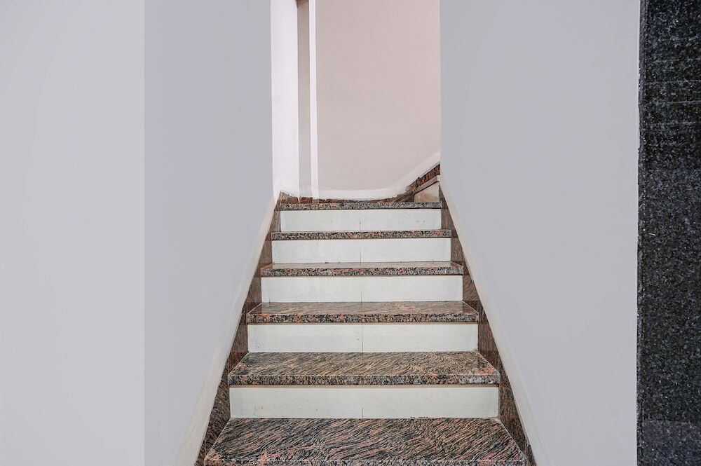 Индаур: FabHotel Coral