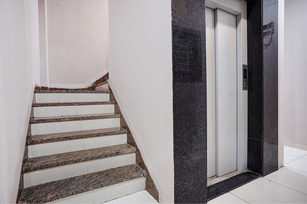 Индаур: FabHotel Coral