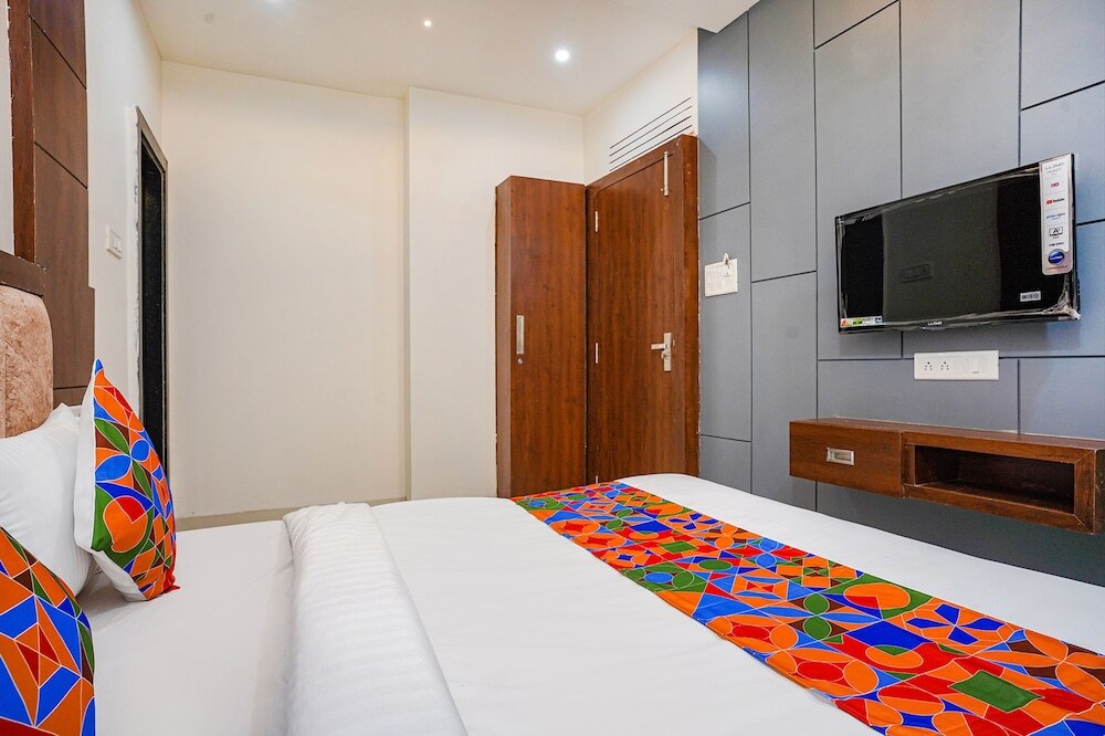 Индаур: FabHotel Coral