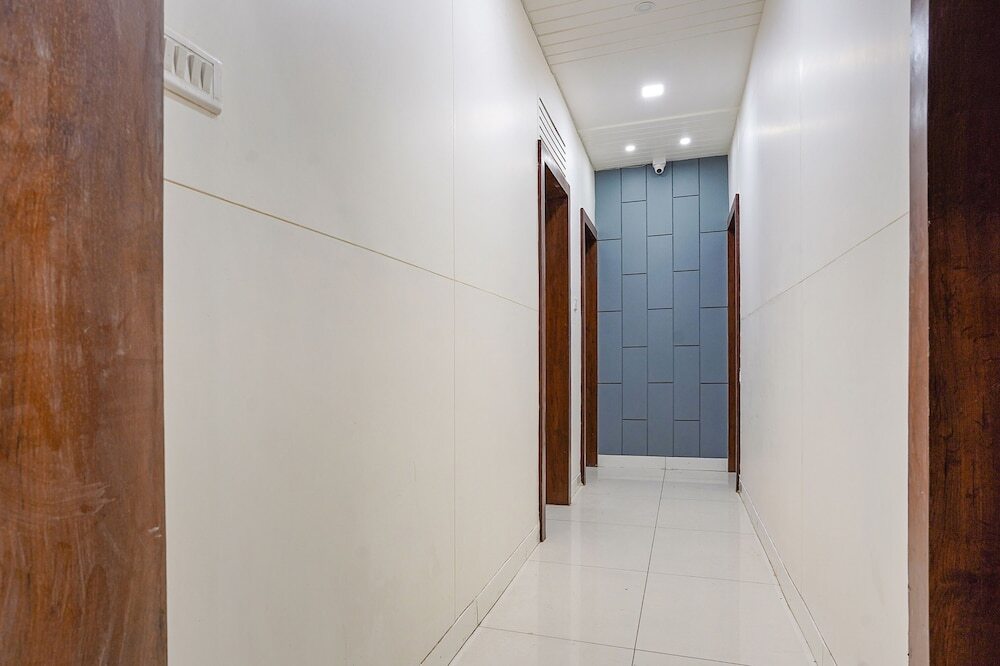 Индаур: FabHotel Coral