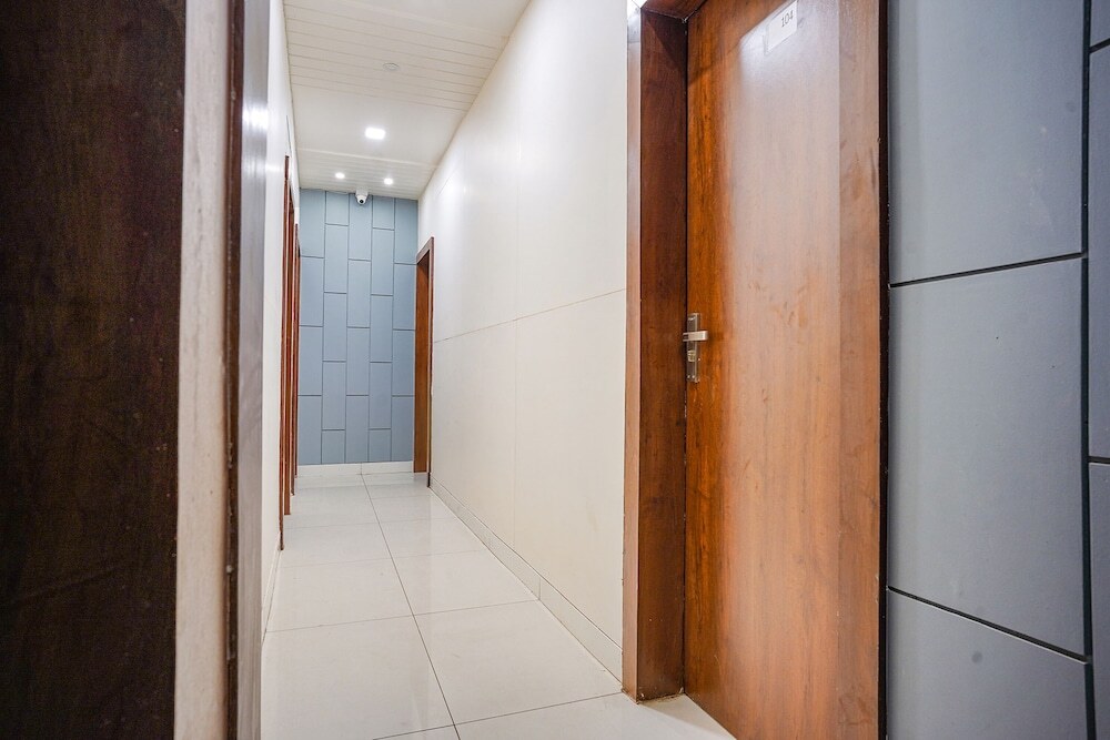 Индаур: FabHotel Coral