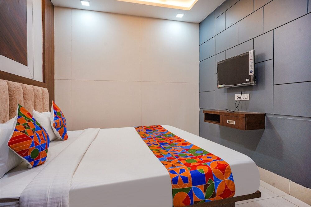 Индаур: FabHotel Coral