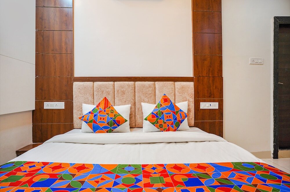 Индаур: FabHotel Coral