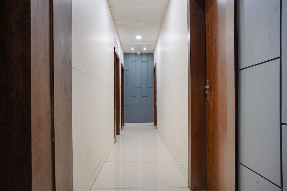 Индаур: FabHotel Coral