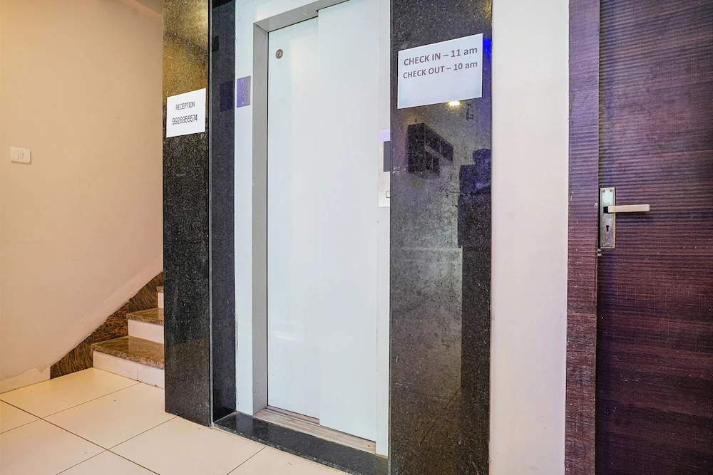 Индаур: FabHotel Coral