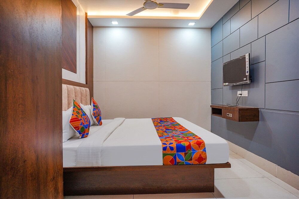 Индаур: FabHotel Coral