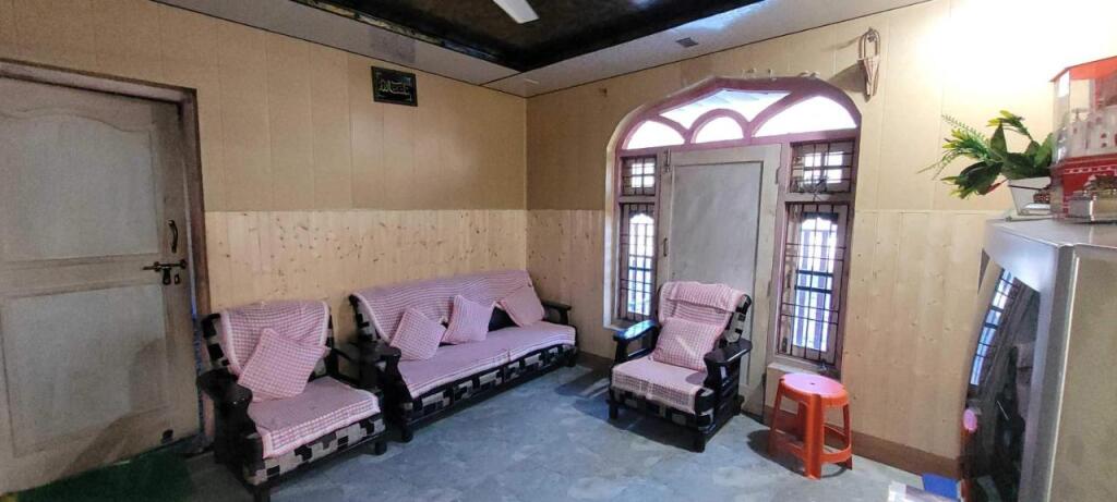 Катра: POP HOME 80545B Zohan Homestay