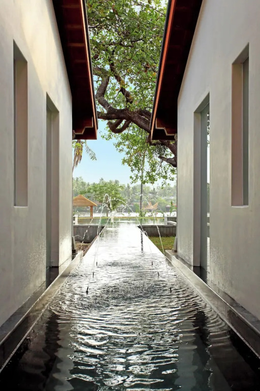 Куруппумтара: Baymaas Lake house