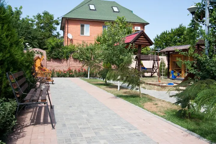 Береговое (Феодосия): База отдыха Альтернатива