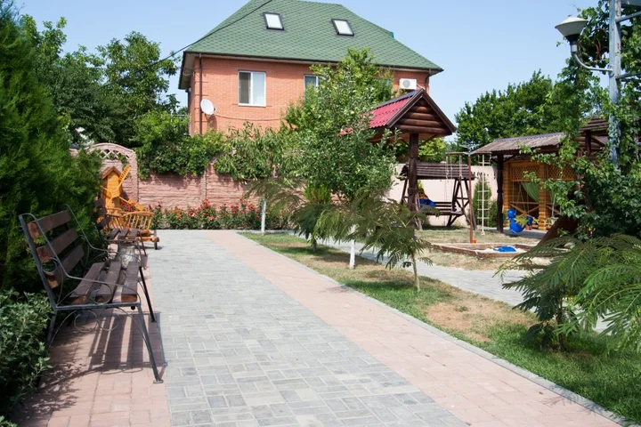Береговое (Феодосия): База отдыха Альтернатива