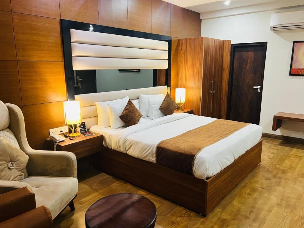 Гуруграм: Paras Inn
