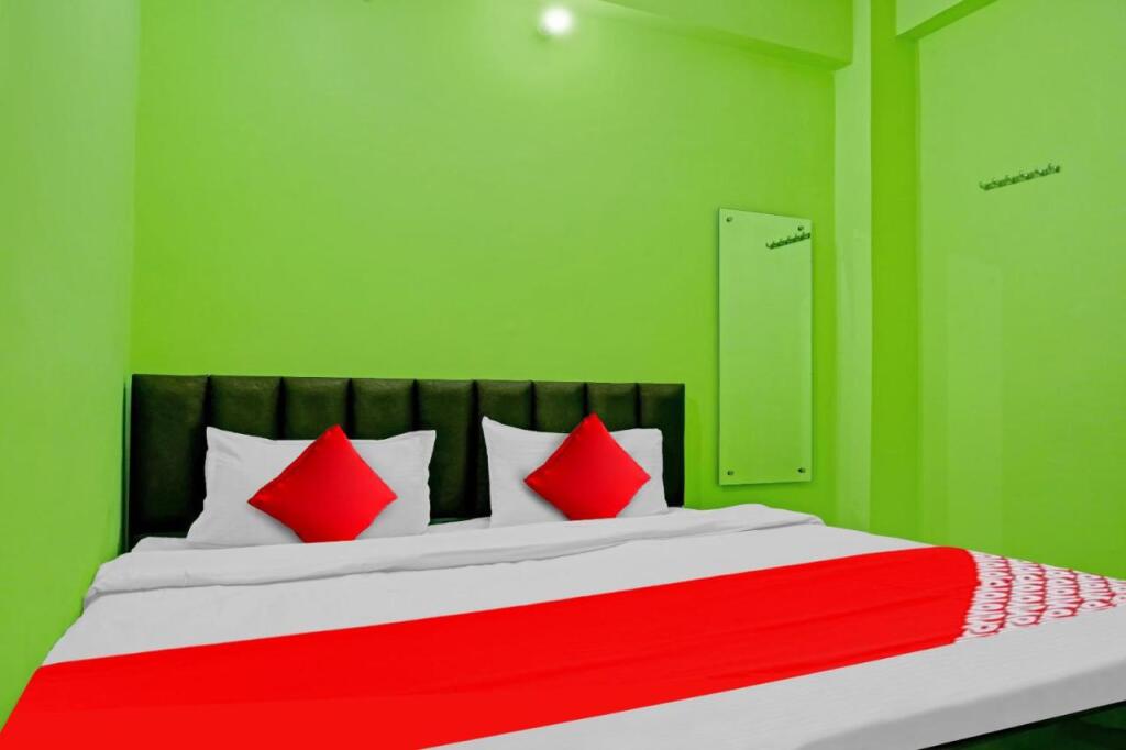 Джуси: OYO Flagship 806669 Hotel Kadambari