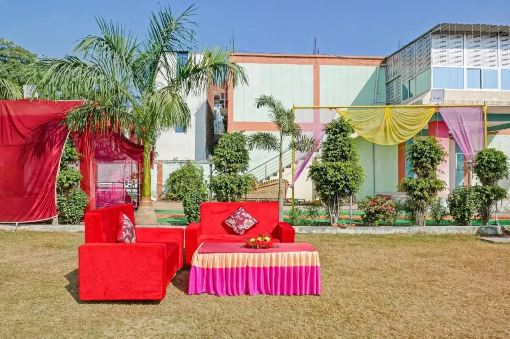 Джуси: Spot On 703379 Anamika Garden