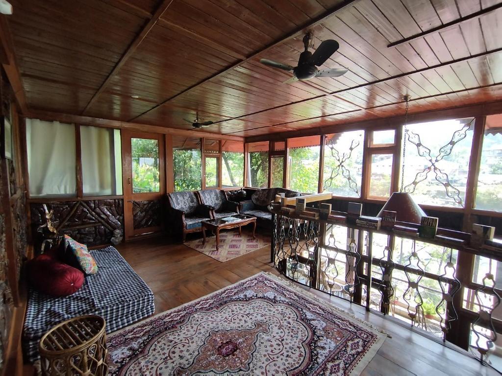 Кангра: Murious Riverdale Resort