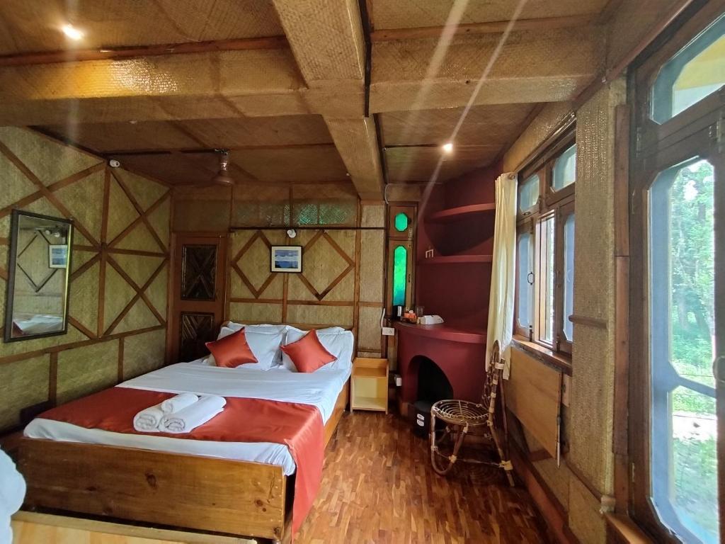 Кангра: Murious Riverdale Resort