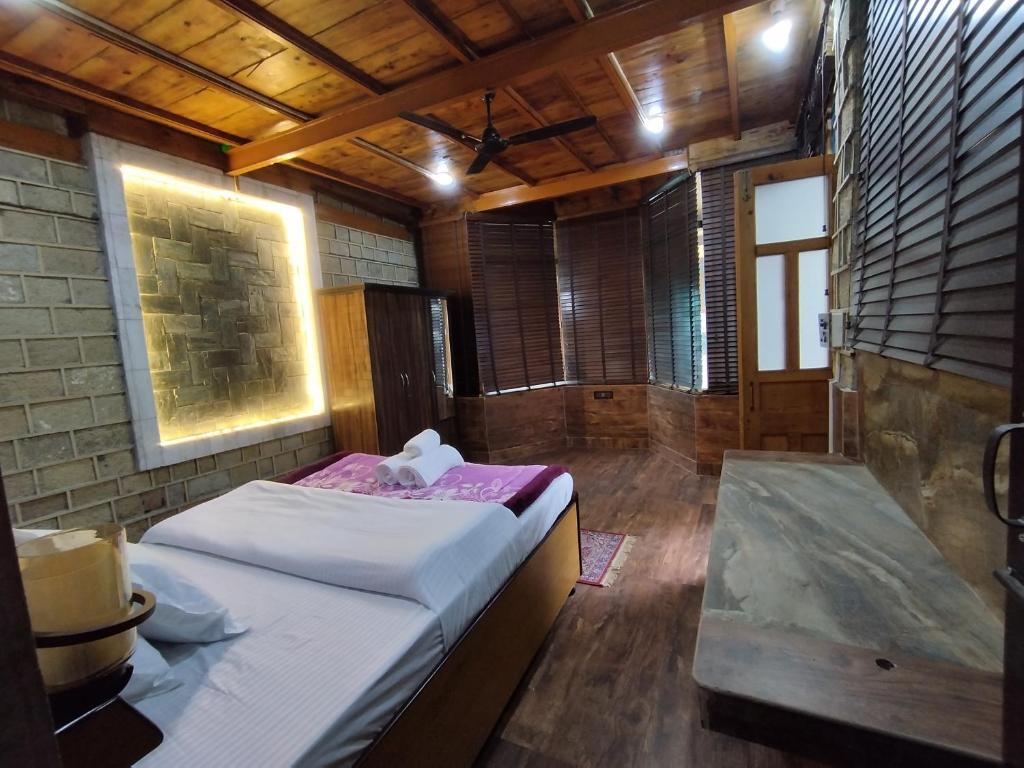 Кангра: Murious Riverdale Resort