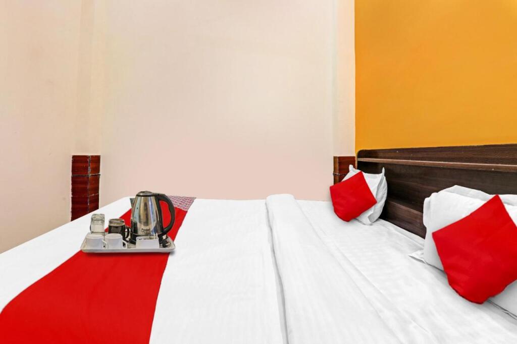 Канпур: Oyo Flagship 70327 Hotel Manu Grand
