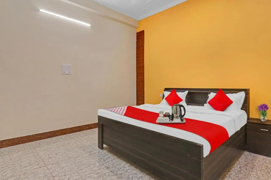 Канпур: Oyo Flagship 70327 Hotel Manu Grand