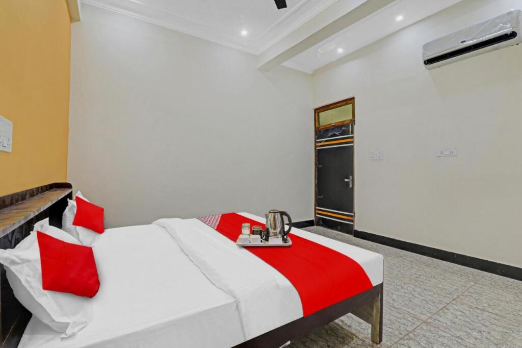 Канпур: Oyo Flagship 70327 Hotel Manu Grand
