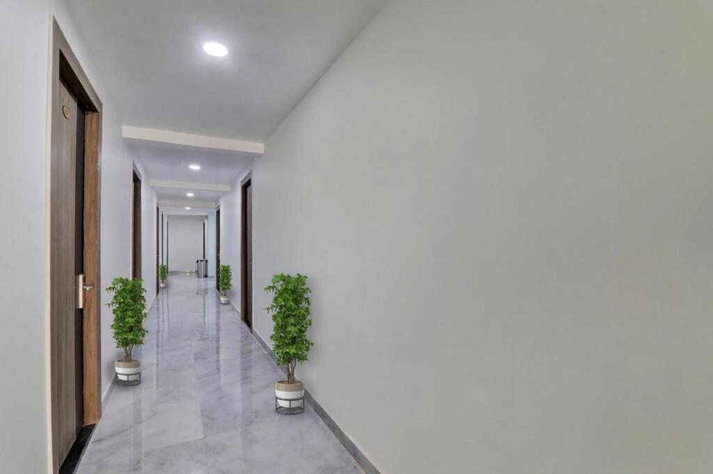 Канпур: Oyo Flagship 70327 Hotel Manu Grand