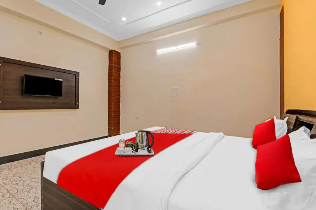 Канпур: Oyo Flagship 70327 Hotel Manu Grand