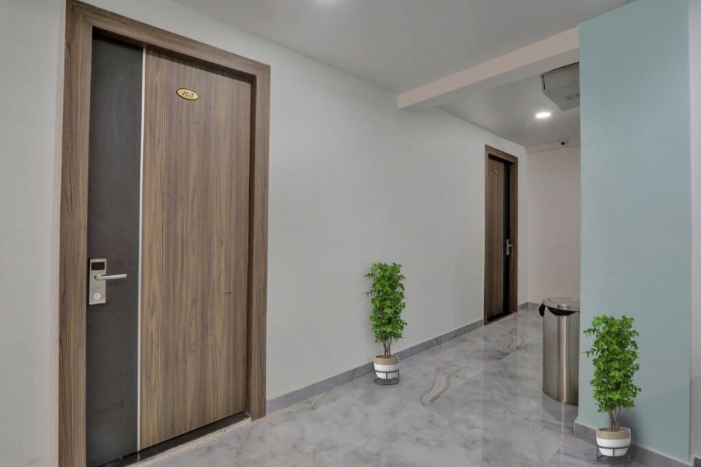 Канпур: Oyo Flagship 70327 Hotel Manu Grand