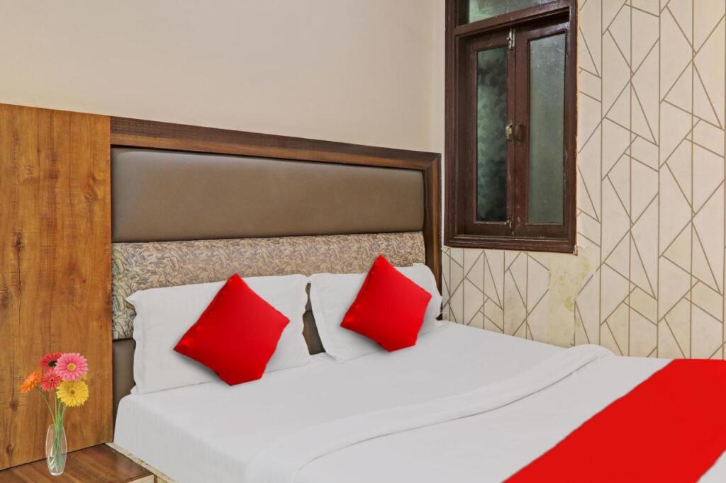 Канпур: OYO Flagship 806856 Hotel Ashirvad